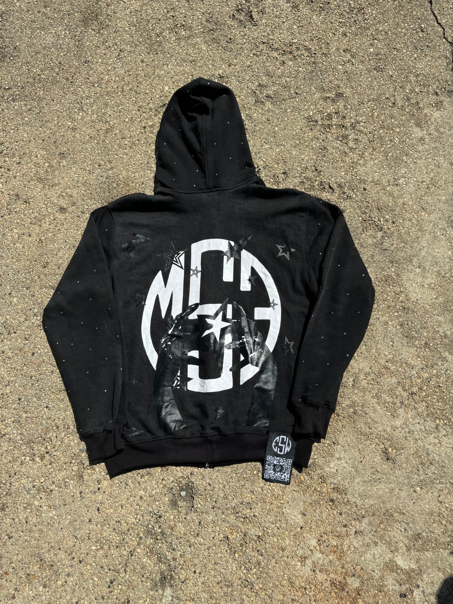 “Reach for the stars” zipped hoodie( black )